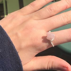 A pink stone sliver ring ✨size 8✨